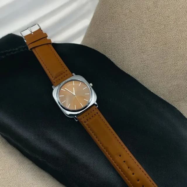TOMI Leather Strap Watch